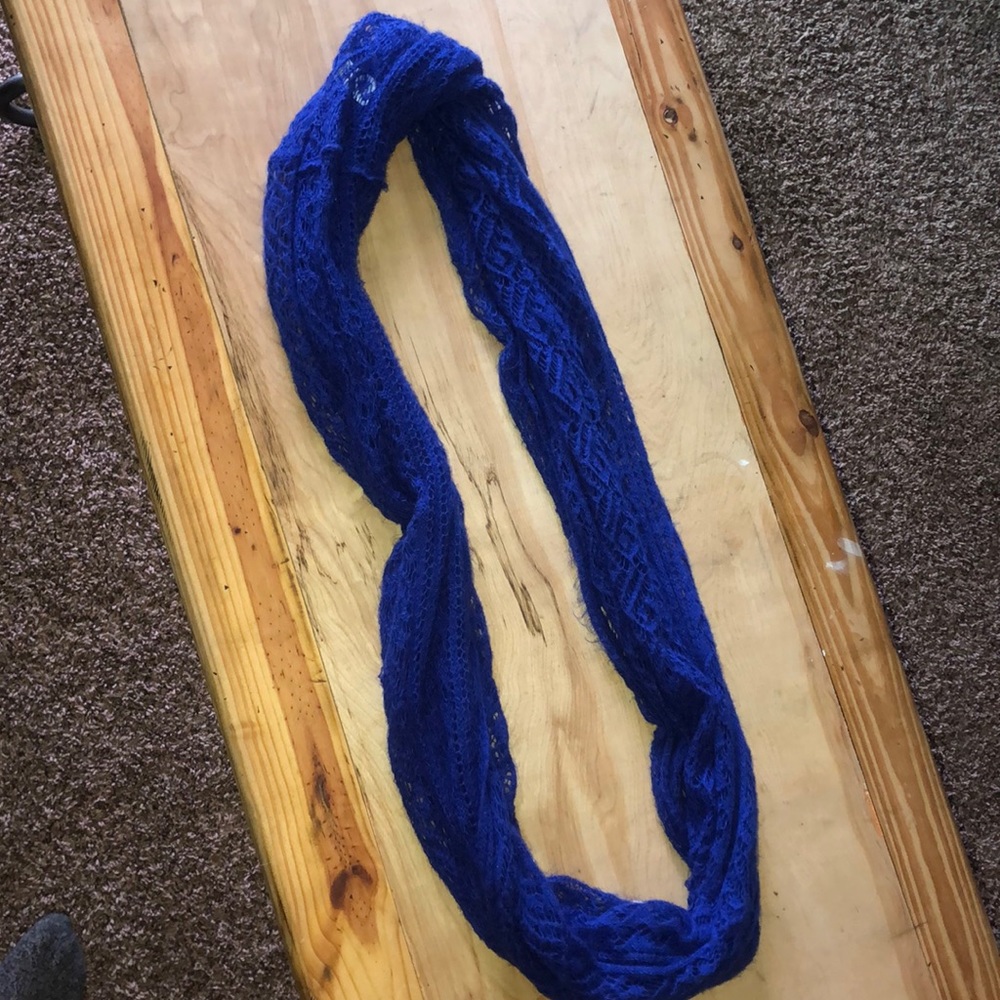 Scarves - Picture 4 of 7